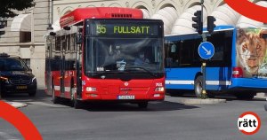 En röd buss och en blåbuss