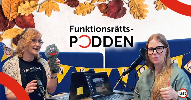 Johanna, Karin och poddtrollet i poddstudion.
