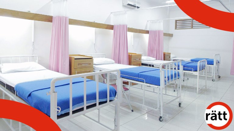 En sjukhussal med flera sängar
