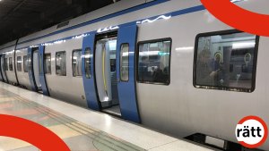 Ett tåg har stannat vid Stockholms södra station.