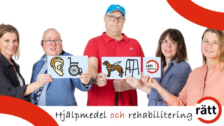 Fem personer håller upp skyltar med olika hjälpmedel.