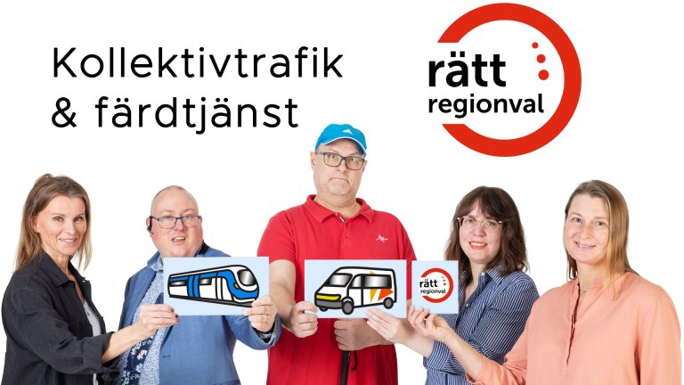 Fem personer håller upp skyltar med tåg och buss.
