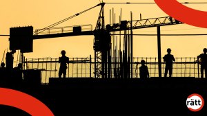 Mot en orange himmel avtecknar sig en siluett av en byggkran, med flera hjälmprydda byggarbetare i förgrunden.