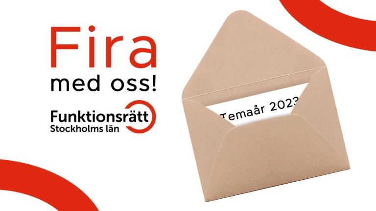 En lapp med texten tema 2023 är delvis dold i ett kuvert. Intill står det fira med oss.