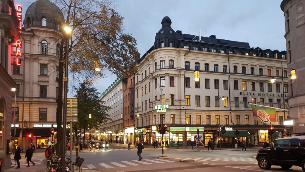 En vägkorsning i Stockholm.