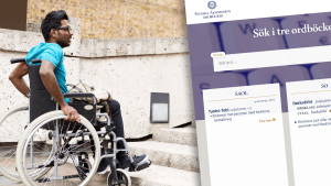 En ung man sitter i rullstol framför en trappa utan ramp. Han ser uppgiven ut. Inklippt finns även en bild av ordet "funkofobi" i Svenska akademiens ordlista.