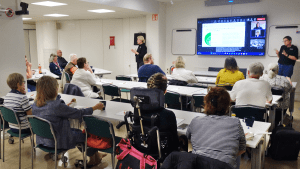 Flera personer i ett möte.