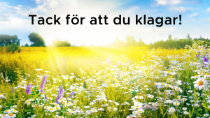 Texten Tack för att du klagar står över en bild av ett solbelyst sommarfält med prästkragar och andra blomster.