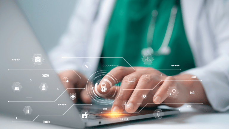 En läkare skriver på en dator. I förgrunden flyter illustrerade symboler för hälso- och sjukvård.