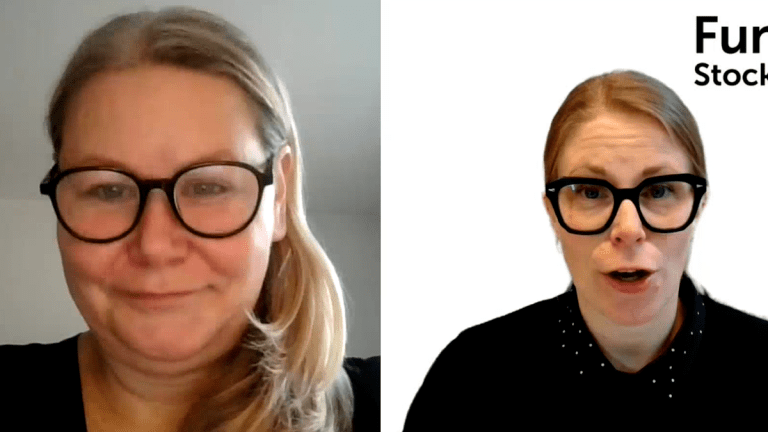 Åsa och Karin i varsin bildruta i ett digitalt möte.