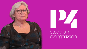 Åse ler mot kameran. Intill henne P4-loggan.