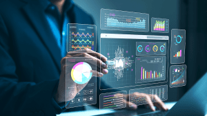 En person använder ett sci-fi-inspirerat holografiskt datorgränssnitt. I mitten står det AI