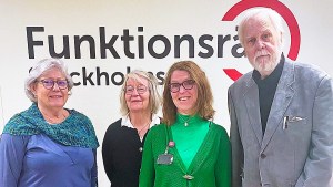 Presidiet träffade Vänsterpartiet: Åse, Kristina, Catarina och Lennart står på rad. Alla ler mot kameran.