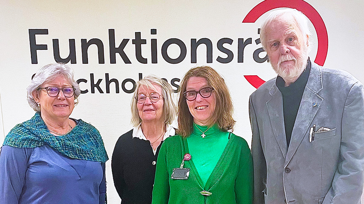 Presidiet träffade Vänsterpartiet: Åse, Kristina, Catarina och Lennart står på rad. Alla ler mot kameran.